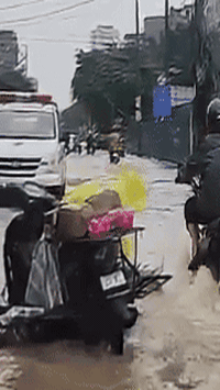 Toàn cảnh mưa ngập ngày 17/9 ở Hà Nội