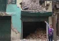 Bị tung ảnh "tự sướng", cán bộ Hội Chữ thập đỏ mời luật sư