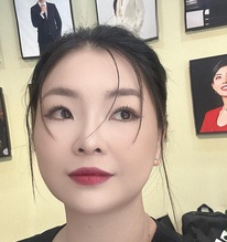 Tổng đạo diễn “Ký ức vui vẻ”: “Tôi ngồi trong kho đạo cụ phim trường, nhìn lên trần mà khóc”