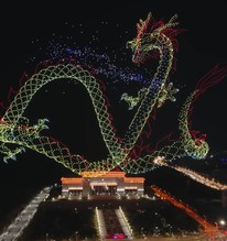 Hé lộ bí mật đằng sau màn trình diễn hàng nghìn drone trên trời: Dùng 200 chiếc đã tốn hơn 2,5 tỷ