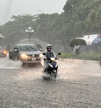 Ngày mai, nhiều nơi có mưa rào, mưa to