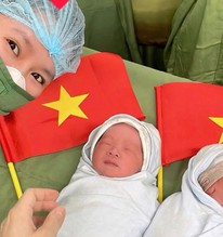 Cặp sinh đôi ở Nghệ An chào đời đúng ngày 30/4, bố mẹ đặt cho cái tên "nghe là biết sinh ngày nào"
