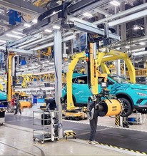Bỏ xa Grab, Xanh SM của ông Phạm Nhật Vượng lấn sân thị trường 9 tỷ USD, sở hữu "vũ khí" đối thủ không có