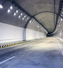 Đá 20 tấn rơi làm hầm hiện đại nhất ASEAN thủng, chuyên gia ngoại bó tay, Việt Nam chốt tự sửa rồi tạo kỳ tích lớn