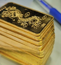 Tối 14-5, giá vàng rớt thẳng đứng