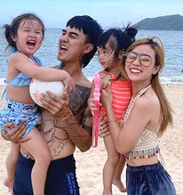 Cuộc sống viên mãn của nam ca sĩ Việt nổi tiếng với người phụ nữ qua 1 đời chồng, có 2 con riêng