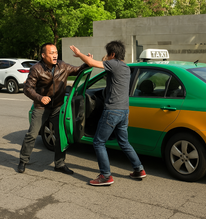 “Ác bá thôn” ở Trung Quốc: Taxi cán chết một con gà, đòi bồi thường 6,5 tỷ VNĐ; dám đấu súng với cảnh sát