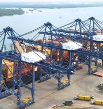 Cảng biển Việt Nam đón thành công một siêu tàu đang trên hải trình đến Bờ Tây Hoa Kỳ