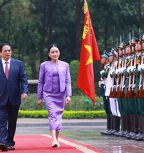 Thời trang là quyền lực mềm: Bí quyết gây ấn tượng của nữ Thủ tướng trẻ nhất Thái Lan