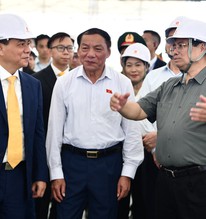 Sau chuyến thị sát cùng ông Phạm Nhật Vượng, Thủ tướng ra chỉ đạo cho siêu dự án của Vingroup