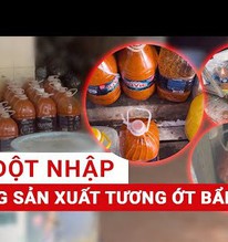 Đột nhập xưởng sản xuất tương ớt bẩn ở Hà Nội: Sự thật gây sốc sau cánh cổng sắt