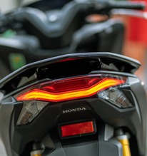 Honda Phi Thuyền 2025 quá 'hot', một lô vừa về giờ còn vài chiếc: Cốp to hơn của SH, ăn xăng 2,2L/100km