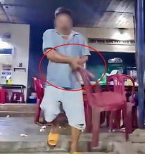 Vụ khách tố bị chủ quán cơm đánh gãy ngón tay vì phàn nàn giá cả: Người xưng là chủ quán nói gì?