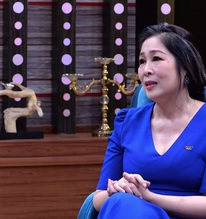 NSND Hồng Vân nói thẳng với ca sĩ Thủy Tiên trước mặt mẹ cô