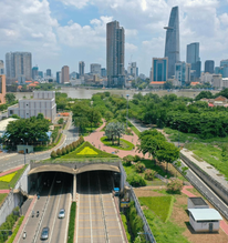 Sau một tiếng rầm lớn, đốt hầm lớn nhất ASEAN nặng 27.000 tấn chìm xuống nước, 1.500 người Việt Nam tạo kỳ tích lớn