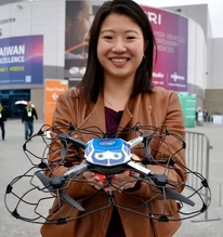 Vì sao những người nhặt drone bị rơi mang về nhà lại không thể sử dụng được?