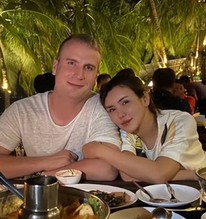Mang thai 2 tháng thì chồng sắp cưới mất, cô gái 1 mình sinh con và hành động bất ngờ của bố mẹ chồng