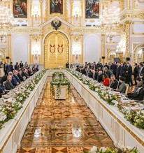 Dạ yến chiêu đãi lãnh đạo 30 nước của ông Putin có gì?: Từ hương vị Nga đến lời chúc "thế hệ chiến thắng"