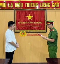 Bắt tạm giam giám đốc tập đoàn "rởm"