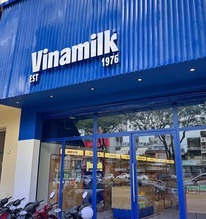1 câu hỏi về ‘sự lạ thường’ của 700 cửa hàng Vinamilk đang dấy lên cuộc tranh luận: Hãng sữa quốc dân nói gì?