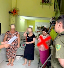 Bắt Lê Hoàng Ngọc Mai khi đang nằm võng "chốt đơn" bán hải sản