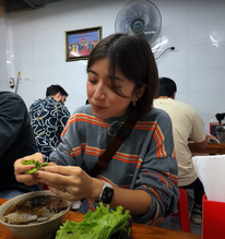 Khách Trung Quốc ăn thử 1 món bún Việt Nam, ngay miếng đầu đã thốt lên: "Hương vị vươn tầm vũ trụ”