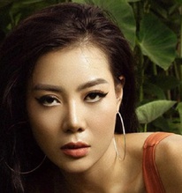 Á hậu lấy chồng năm 20 tuổi, giờ ly hôn làm mẹ đơn thân, nổi đình đám VTV