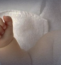 Bé gái 3 tháng tuổi bị người thân xâm hại, phải cấp cứu trong đêm