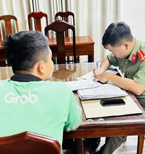 Nhân viên Techcombank gọi điện báo có người chuyển khoản nhầm, tài xế Grab sợ lừa đảo liền tắt máy: Tối về kiểm tra tài khoản thì phát hiện 1,7 tỷ đồng rồi vội báo công an