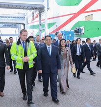 Thăm nước nhỏ nhất châu Âu, Thủ tướng muốn hợp tác xây dựng mô hình giúp hàng trăm tỷ USD "chảy về" VN