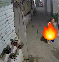 Người đàn ông "thoát y" đuổi theo cô gái trong đêm ở Hà Nội: Đoạn clip gần 1 phút gây bức xúc