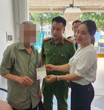 Cụ ông 79 tuổi ở Hà Nội đến ngân hàng tất toán sổ tiết kiệm 250 triệu đồng nhưng nhận lại 0 đồng