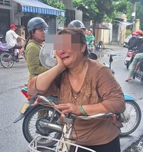 Kẹp 45 triệu trong sổ, người phụ nữ bật khóc khi làm rơi trên đường về nhà: Diễn biến không ngờ