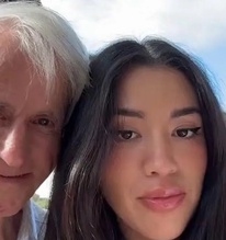 Cô gái 25 tuổi yêu ông lão 75 tuổi: 'Tôi đổ vì anh ấy quá đẹp trai'