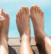 Nhìn bàn chân không có  2 dấu hiệu này thì thận của bạn đang rất tốt, nếu thấy đau ở 2 vị trí thì nên đi khám thận ngay