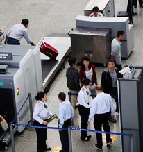 Khách Việt bất ngờ khi bị tịch thu đồ ở ga tàu Trung Quốc, thốt lên: "Tôi không nghĩ đến mức như vậy!"