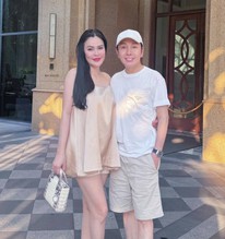 Hôn nhân của nam nghệ sĩ mua cho anh chị em mỗi người 1 căn nhà: 52 tuổi mới lấy vợ nhưng viên mãn