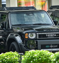 Lô Toyota Prado ‘lạ’ xuất hiện tại Việt Nam: Thiết kế khác biệt, động cơ hybrid mạnh hơn hẳn xe chính hãng