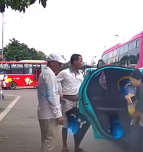 Hãng taxi ‘độc chiếm’ bến, đuổi phụ nữ bế con nhỏ khỏi xe công nghệ: Giám đốc bến xe lên tiếng