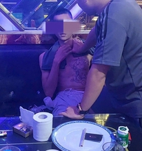 Bí mật sau cánh cửa phòng hát VIP 5 ở karaoke P.S