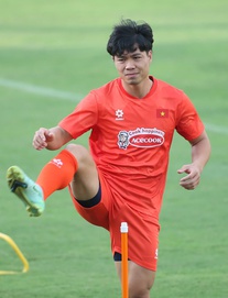 Công Phượng nghỉ tập vì chấn thương; HLV Kim Sang-sik nhận thêm tin xấu về 2 nhà vô địch AFF Cup