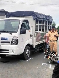 Vụ cha bắn tài xế cán tử vong con mình: Mẹ nữ sinh làm việc với công an