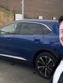 VinFast VF 8 sạc điện tại trụ Tesla: Đây là tham vọng của Elon Musk