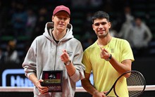 Alcaraz hạ Sinner, biến sân biểu diễn thành mỏ vàng