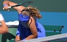 Mỹ nhân tennis 18 tuổi gây phẫn nộ khi thiếu kiềm chế ném vợt, văng tục với khán giả vì thua trận