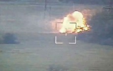 Video kì tích tăng Nga chịu được hai đòn tên lửa Stugna tấn công