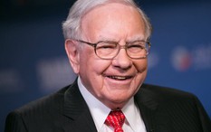 Tỷ phú Warren Buffett khuyên người trẻ: 2 'HÀO PHÓNG' khiến bạn mãi tầm thường, dù có tài nhưng không thể phất lên