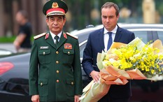 Đại tướng Phan Văn Giang đón Bộ trưởng Bộ Quân đội Pháp thăm Việt Nam