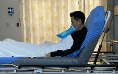 Rõ ràng bị đau vai nhưng bác sĩ lại báo mắc ung thư phổi, người đàn ông gào khóc: “Sai ở đâu?”