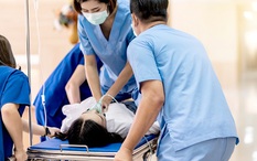 Nữ nhân viên y tế 28 tuổi tử vong đột ngột: Chuyên gia cảnh báo "người trẻ đang chủ quan"